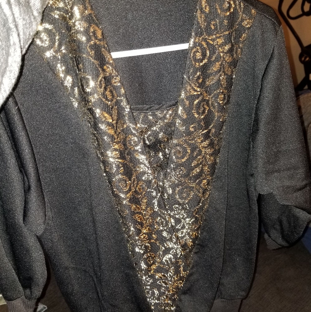 Super cute medium dressy top